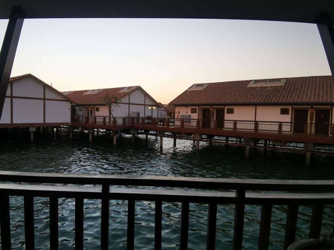 Water Chalet Port Dickson- Private Bagian luar foto